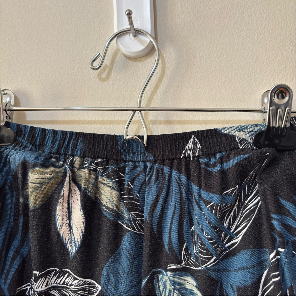 Aritzia Talula Leaf Print Jumpsuit in Blue and Pink - Picture 6 of 9